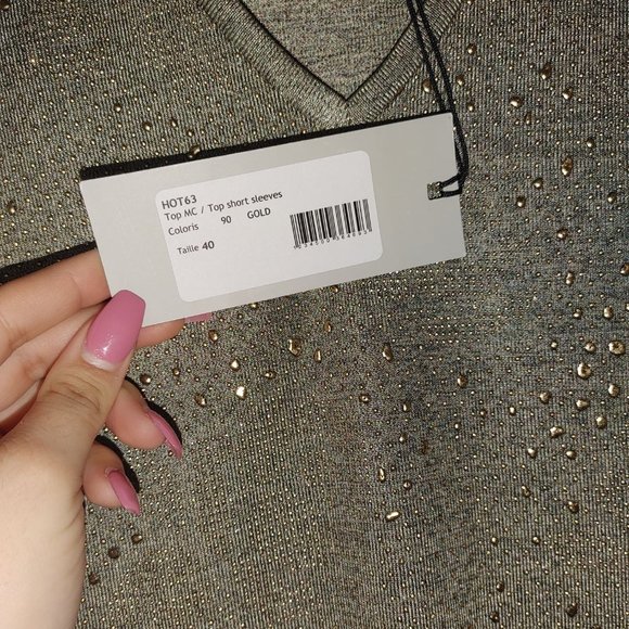 👕 Upgrade your style with the bold and stylish EVA KAYAN HOT63 Gold Studded Top - Picture 4 of 5